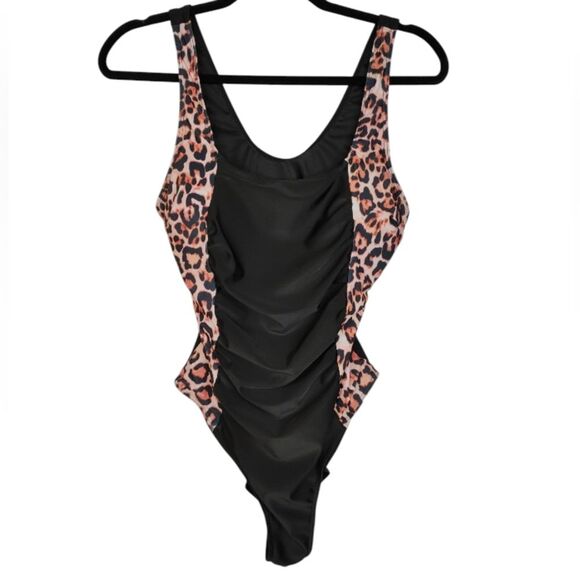 Leopard Print One Piece Swimsuit size Large Built-in Bra with removable Pads - Picture 1 of 16